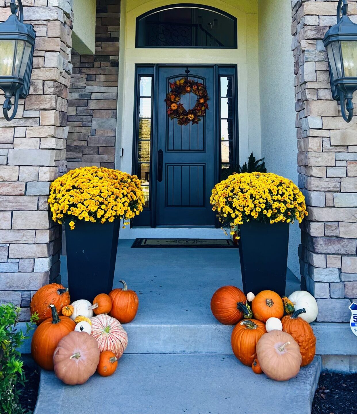 Pumpkin porch decor