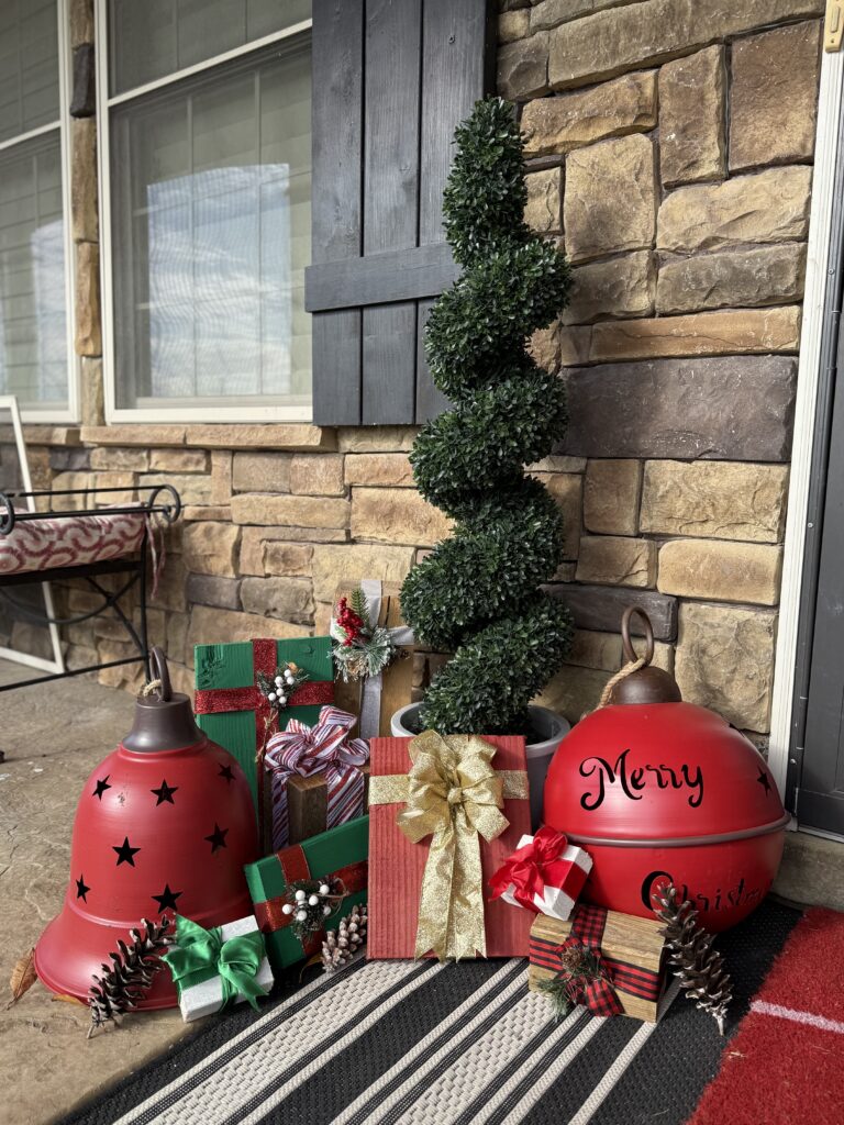 Porch styling ideas with potted plants and seasonal décor
